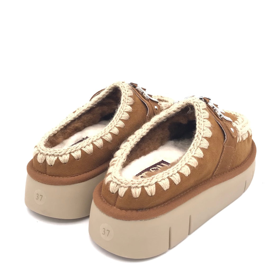 Bounce Clog metal logo cognac