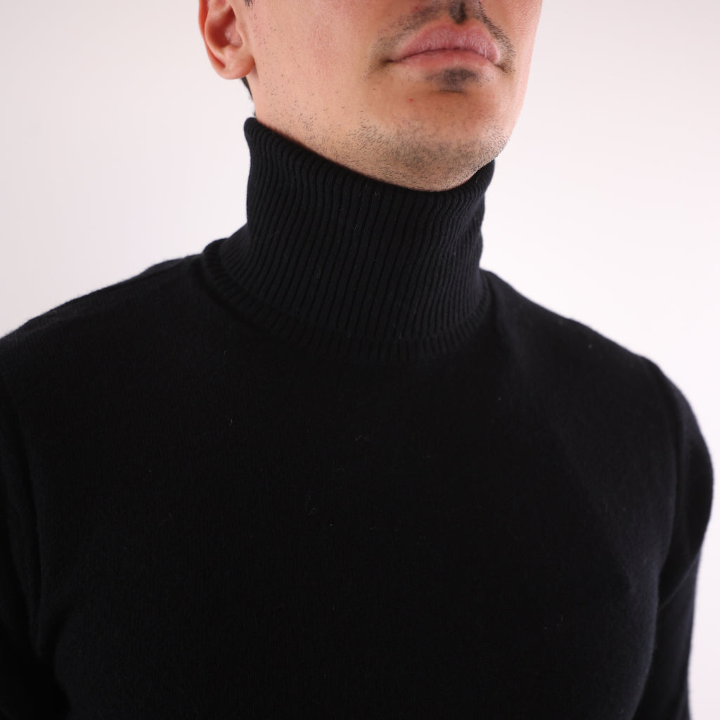 Maglione Lupetto nero