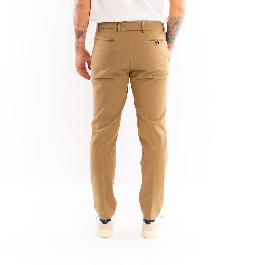 Pantalone chinos cammello