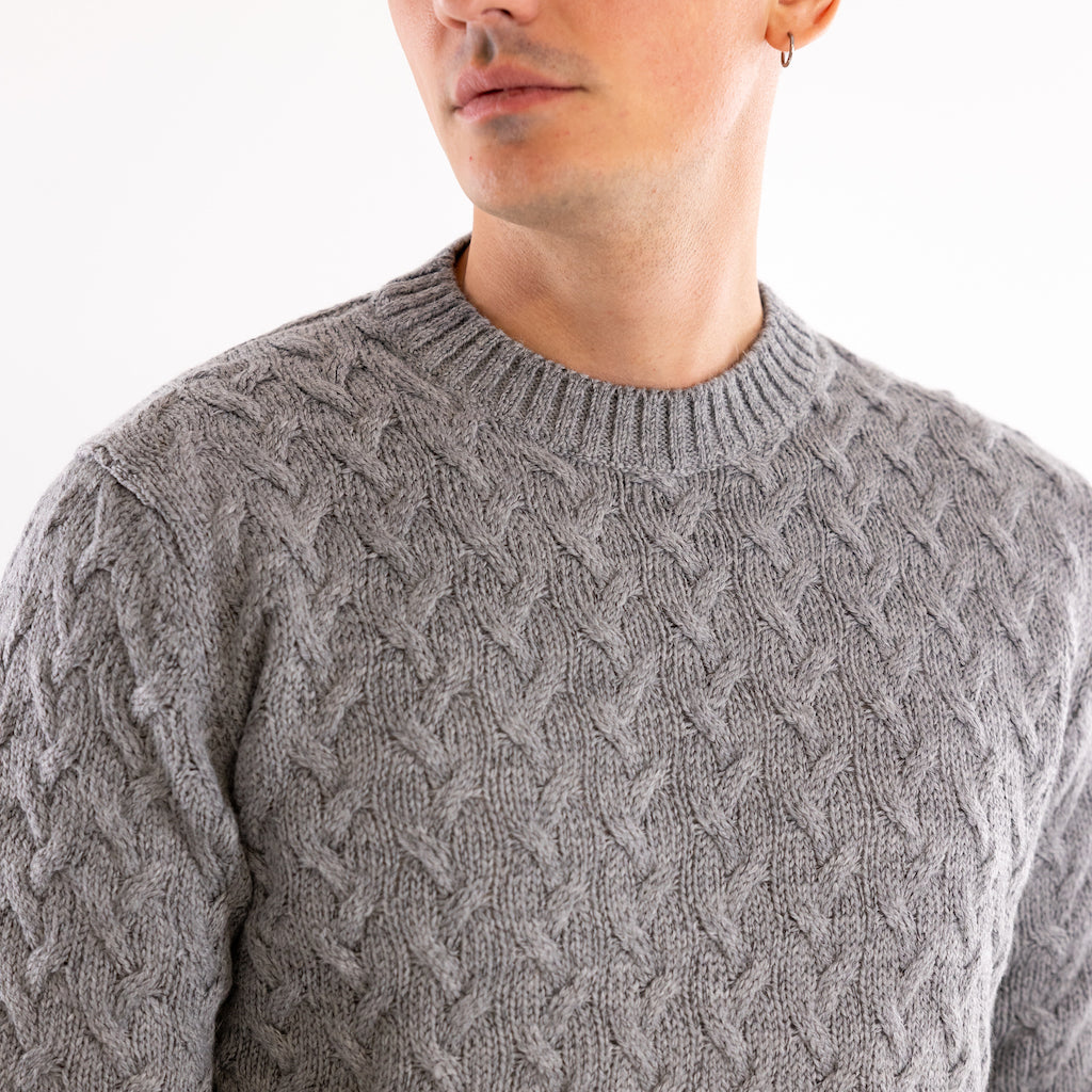 Maglione trecce grigio