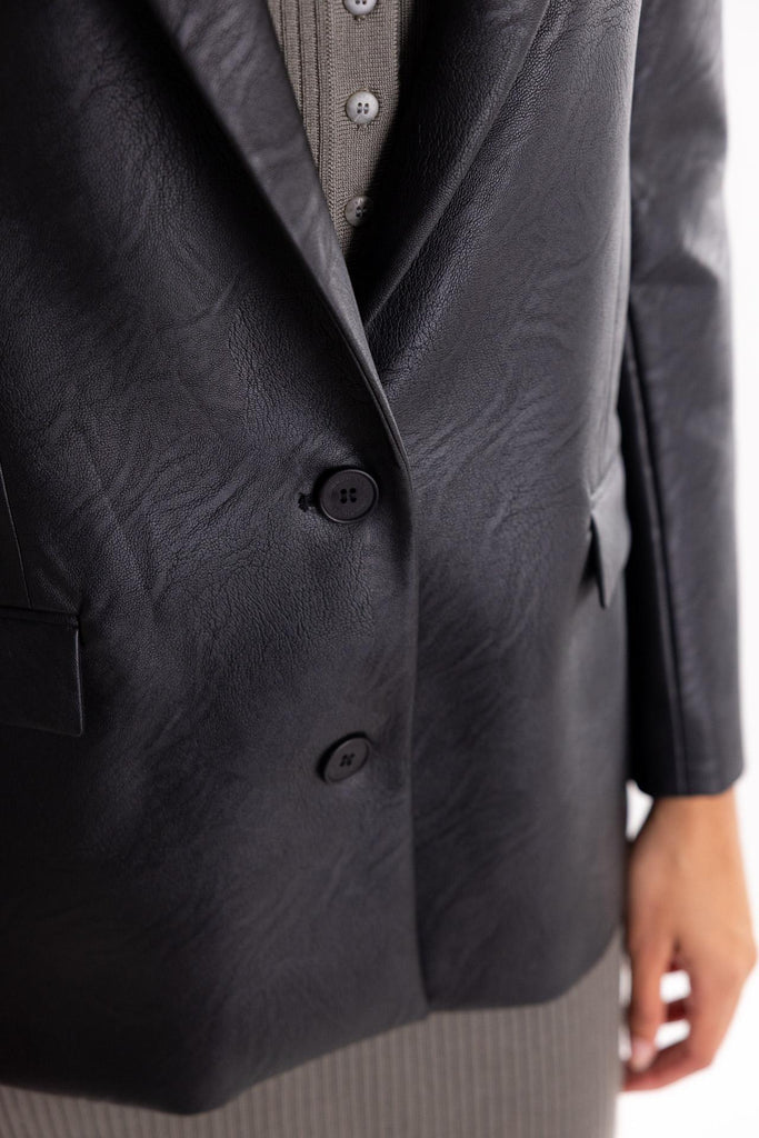 Giacca oversize in ecopelle nera HMABW02271 NERO HINNOMINATE 