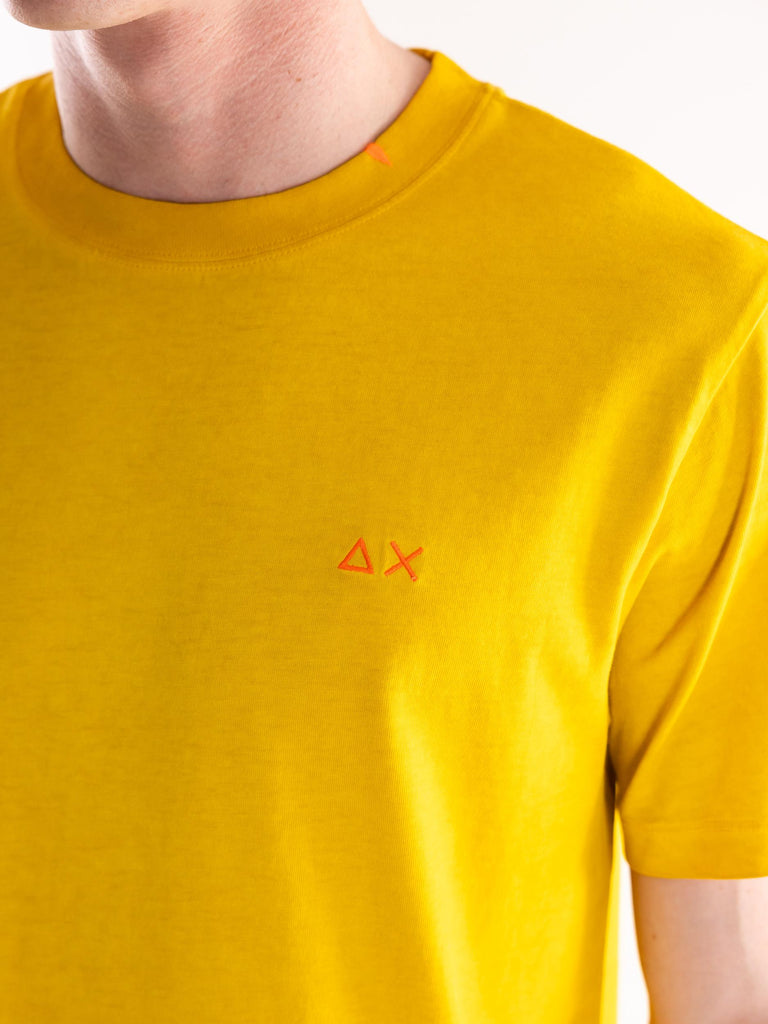 T-shirt special dyed beach gialla