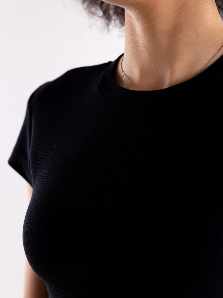 T-shirt crop mezza manica nera HMABW01631 PTTA0006NE01 HINNOMINATE 