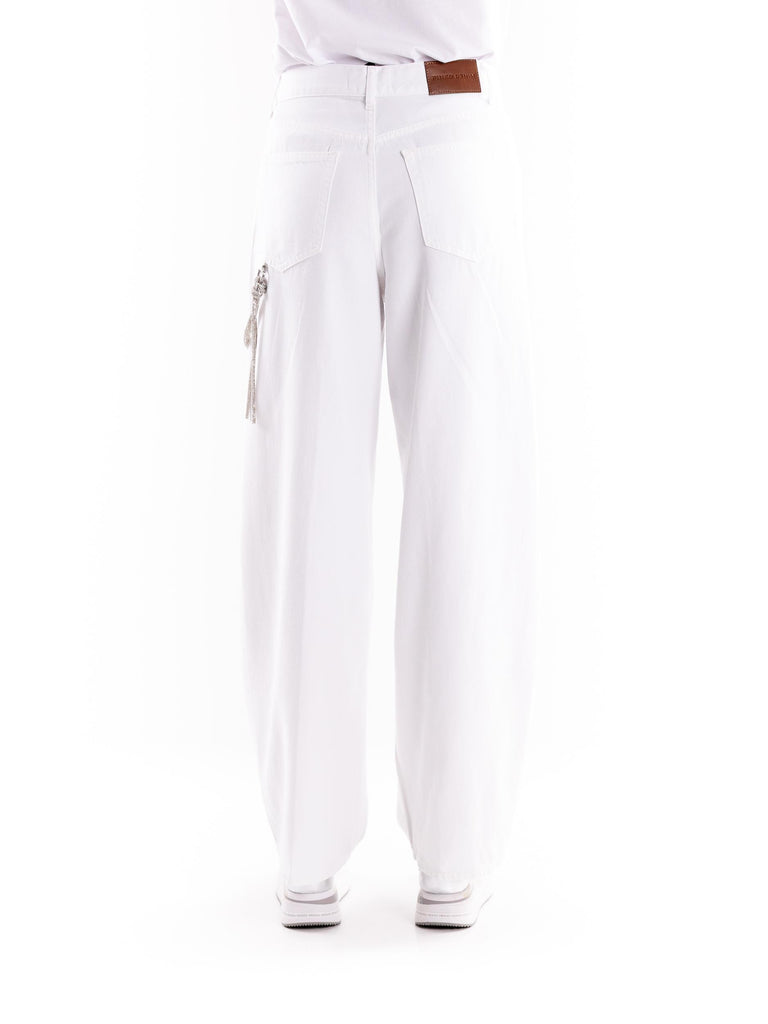 Pantaloni Lauryn loose fit bianchi con catena gioiello