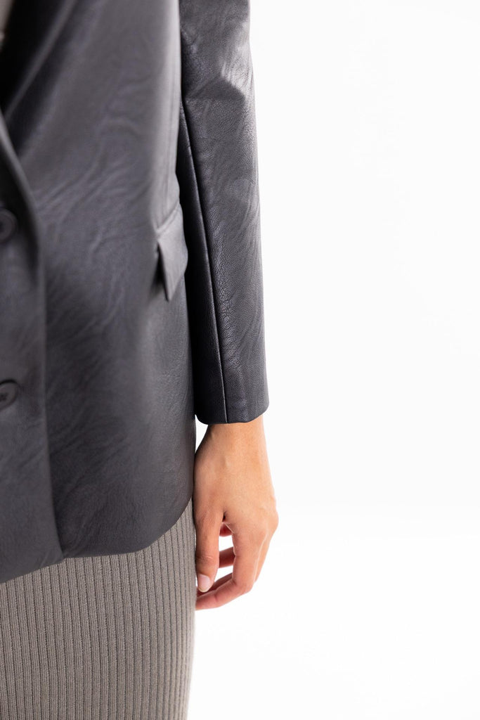 Giacca oversize in ecopelle nera HMABW02271 NERO HINNOMINATE 