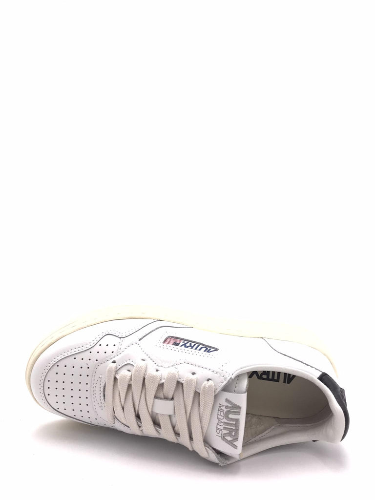 Sneakers Medalist low woman in pelle bianca e nera AULW-LL22 BIANCA-NERA AUTRY 
