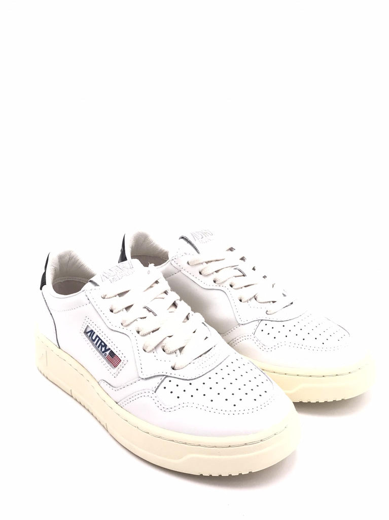 Sneakers Medalist low woman in pelle bianca e nera AULW-LL22 BIANCA-NERA AUTRY 