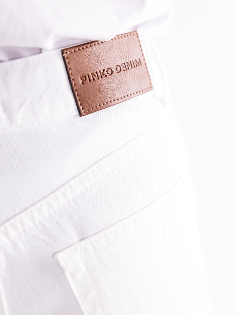 Pantaloni Lauryn loose fit bianchi con catena gioiello