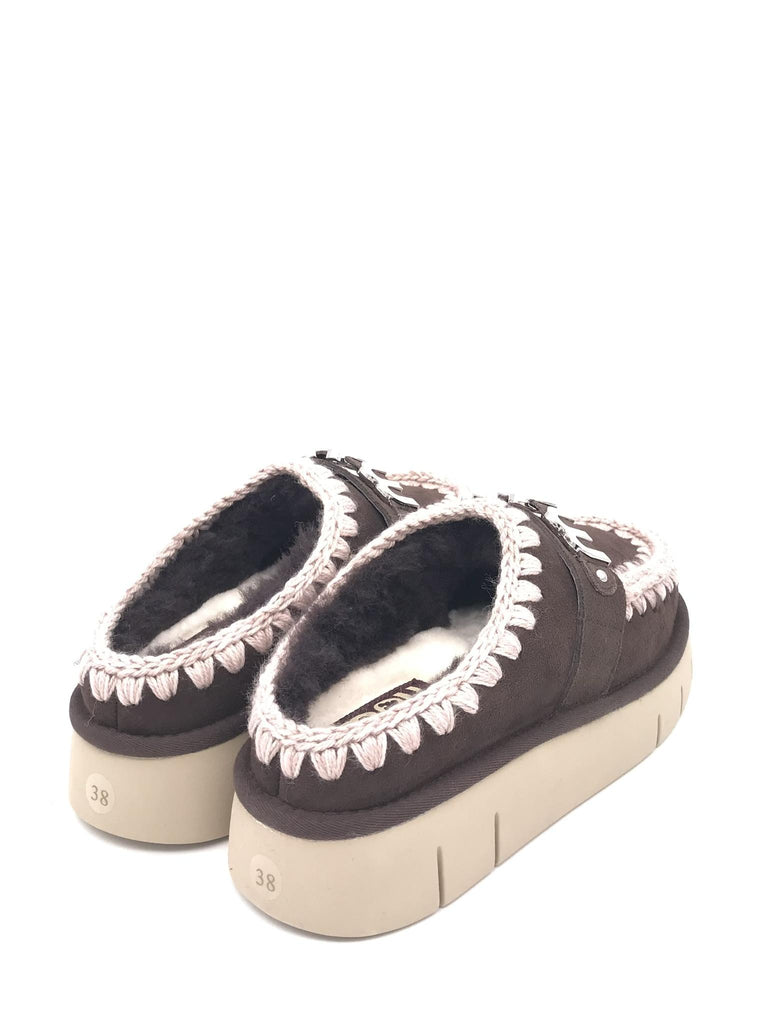 Ciabatta bounce clog metal logo marrone FW531001A CIOCCOLATO MOU 
