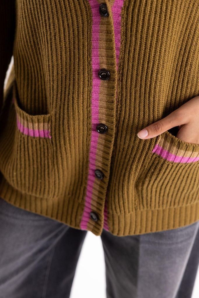Maglia cardigan color oliva con patch BUW25114 OLIVA BRAND UNIQUE 
