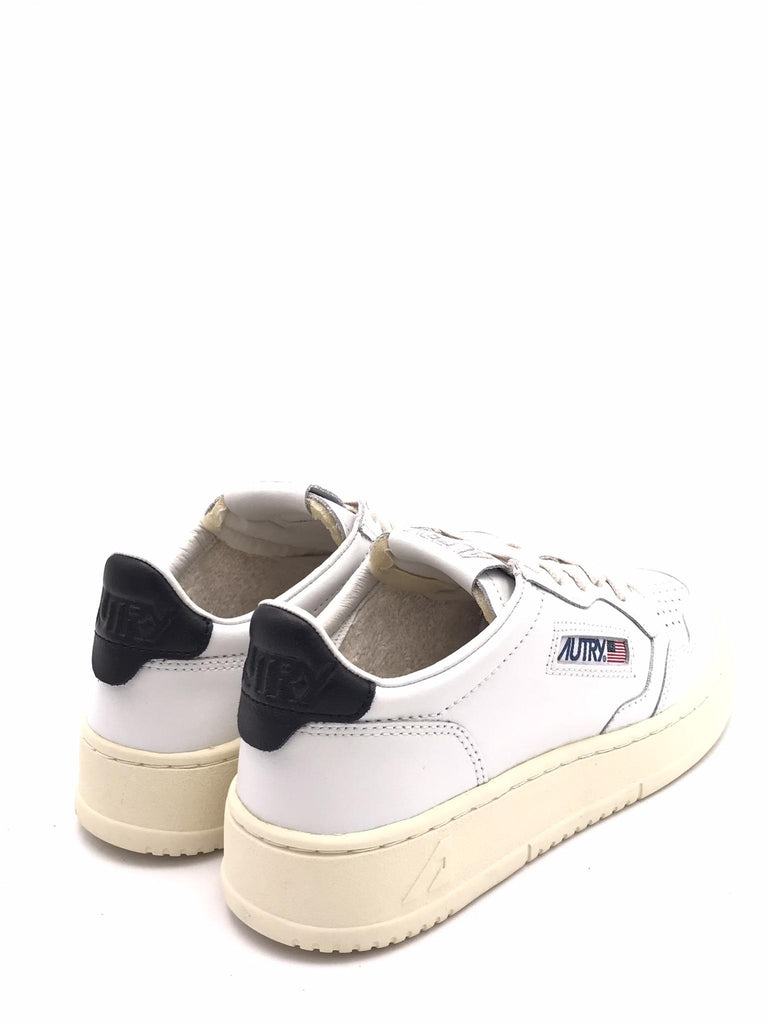 Sneakers Medalist low woman in pelle bianca e nera AULW-LL22 BIANCA-NERA AUTRY 