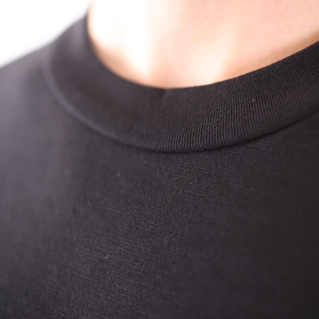 T-shirt girocollo effetto lino nero